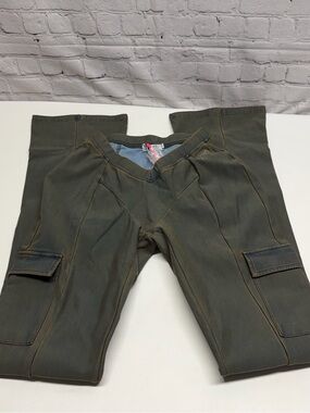 YAGI women’s Olive Cargo Pants with Utility Pockets size M nwt